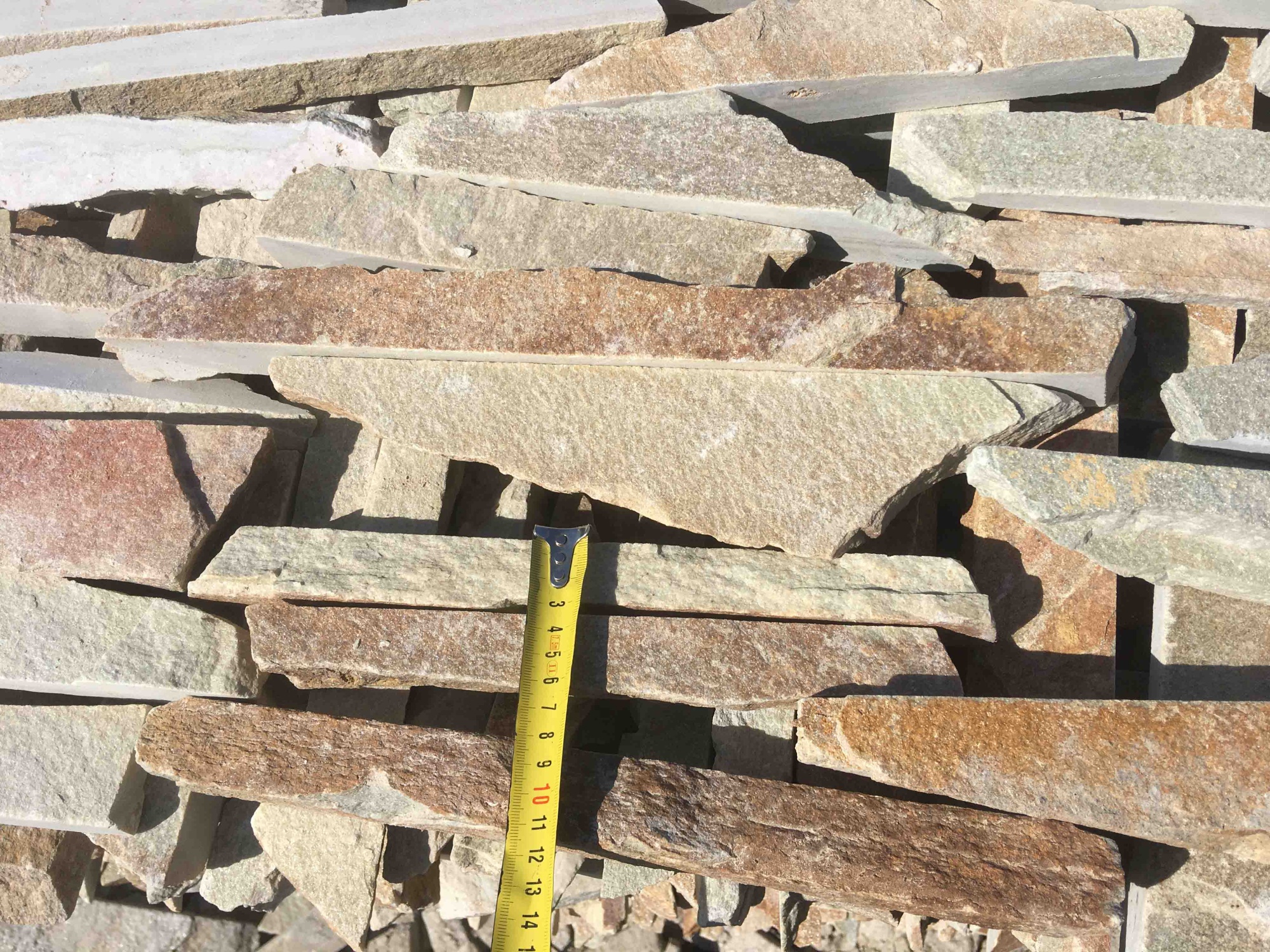 Горбушка златолит золотистый для облицовки купить в Артёмовском