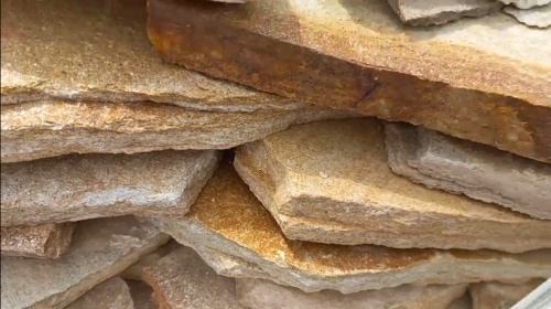 Плитняк златолит жёлтый золотистый для отмостки купить в Артёмовском