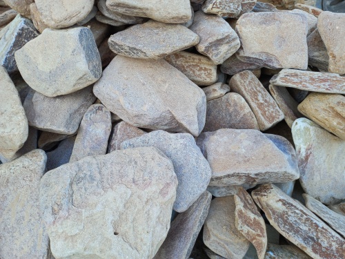 Златолит жёлтый, жёлто-зелёный глыбки и валуны для ланшафтного дизайна купить в Артёмовском