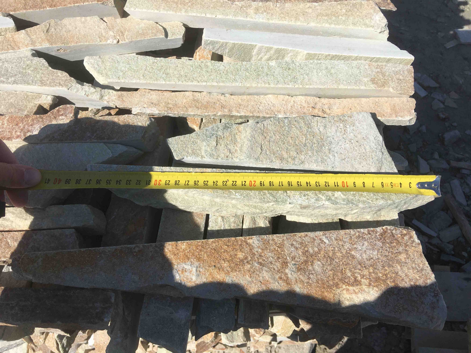 Горбушка златолит золотистый для облицовки купить в Артёмовском