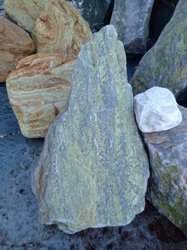 Златолит жёлтый, жёлто-зелёный глыбки и валуны для ланшафтного дизайна купить в Артёмовском