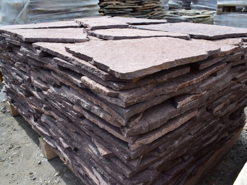 Плитняк лемезит бордовый для облицовки цоколя 20-25 мм  купить в Артёмовском