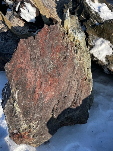 Ландшафтные глыбы красно-фиолетовые 200-1000 килограмм купить в Артёмовском