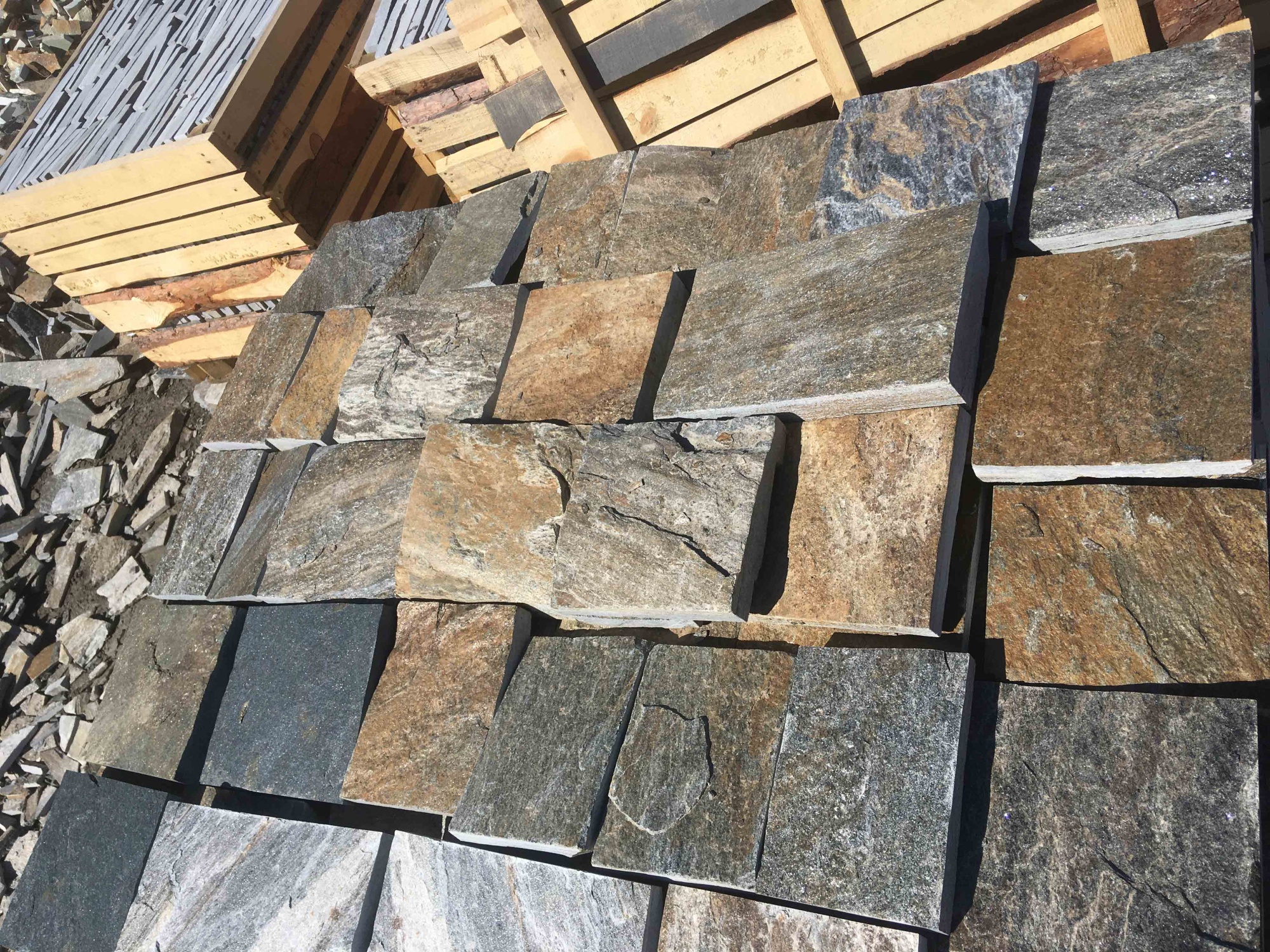 Плитка пилёная златолит Уральский для цоколя, отмостки купить в Артёмовском