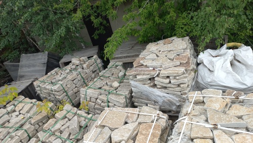 Плитняк гранитный галтованный купить в Артёмовском