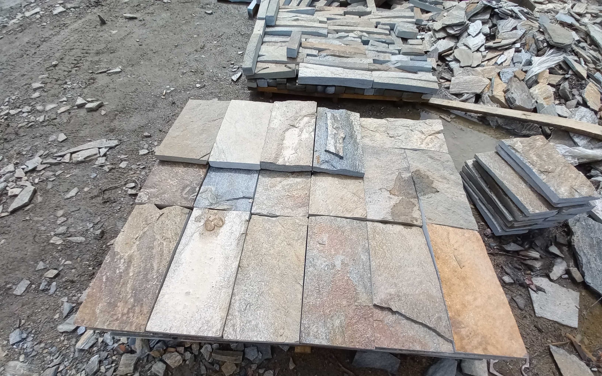 Плитка пилёная златолит Уральский для цоколя, отмостки купить в Артёмовском