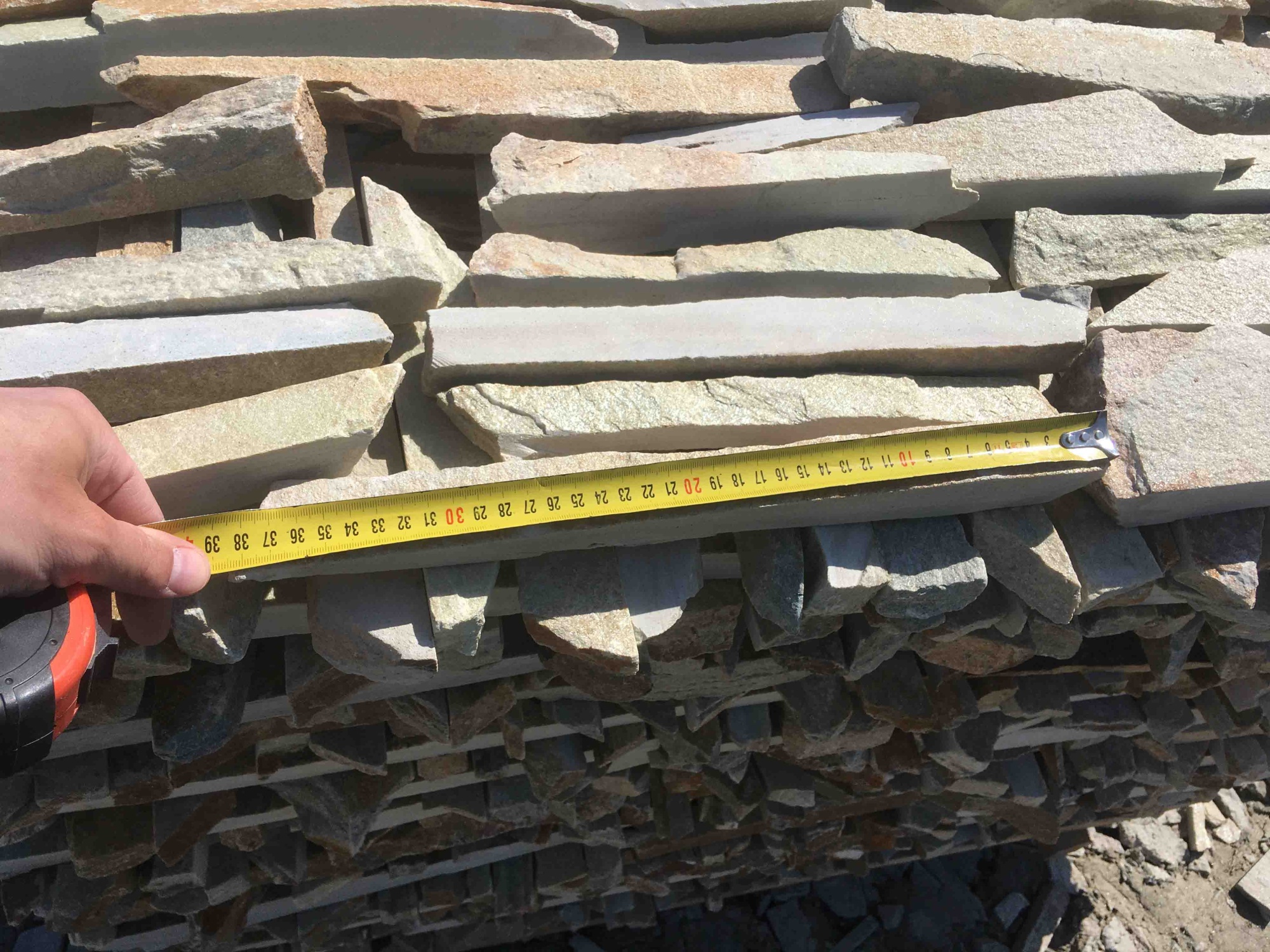 Горбушка златолит золотистый для облицовки купить в Артёмовском