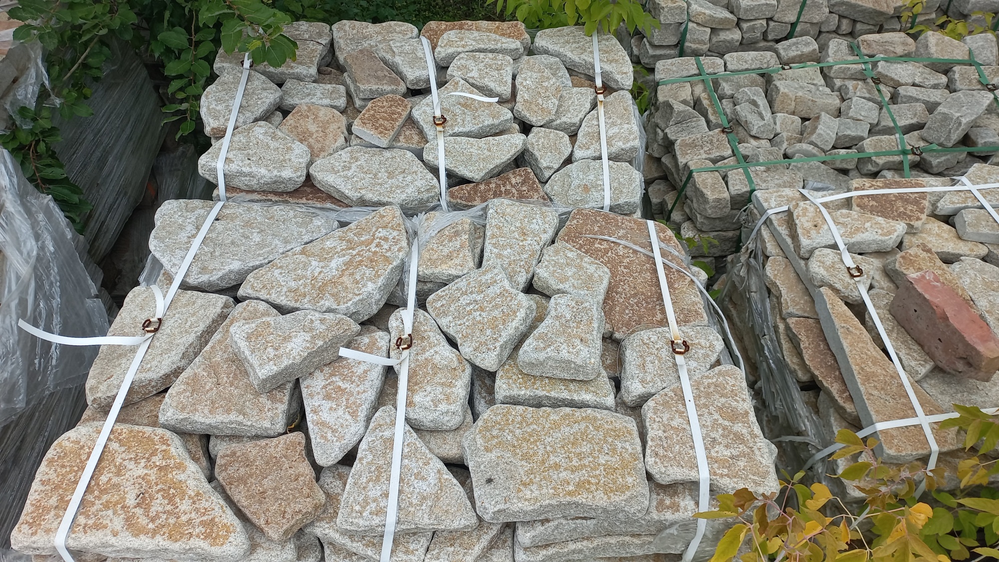 Гранитный плитняк галтованный для мощения купить в Артёмовском