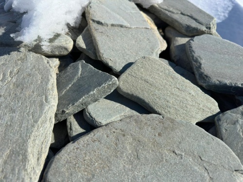 Плитняк златолит зелёный галтованный для цоколя купить в Артёмовском