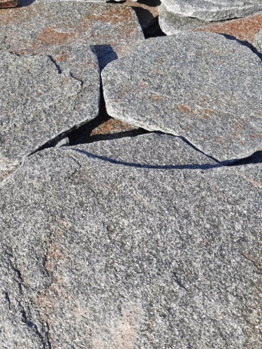 Златолит серебристый галтованный для лестниц купить в Артёмовском