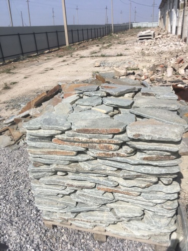 Златолит серебристый галтованный для лестниц купить в Артёмовском