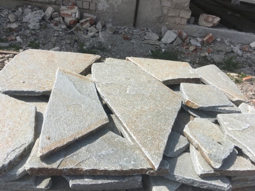 Златолит серебристый галтованный для лестниц купить в Артёмовском